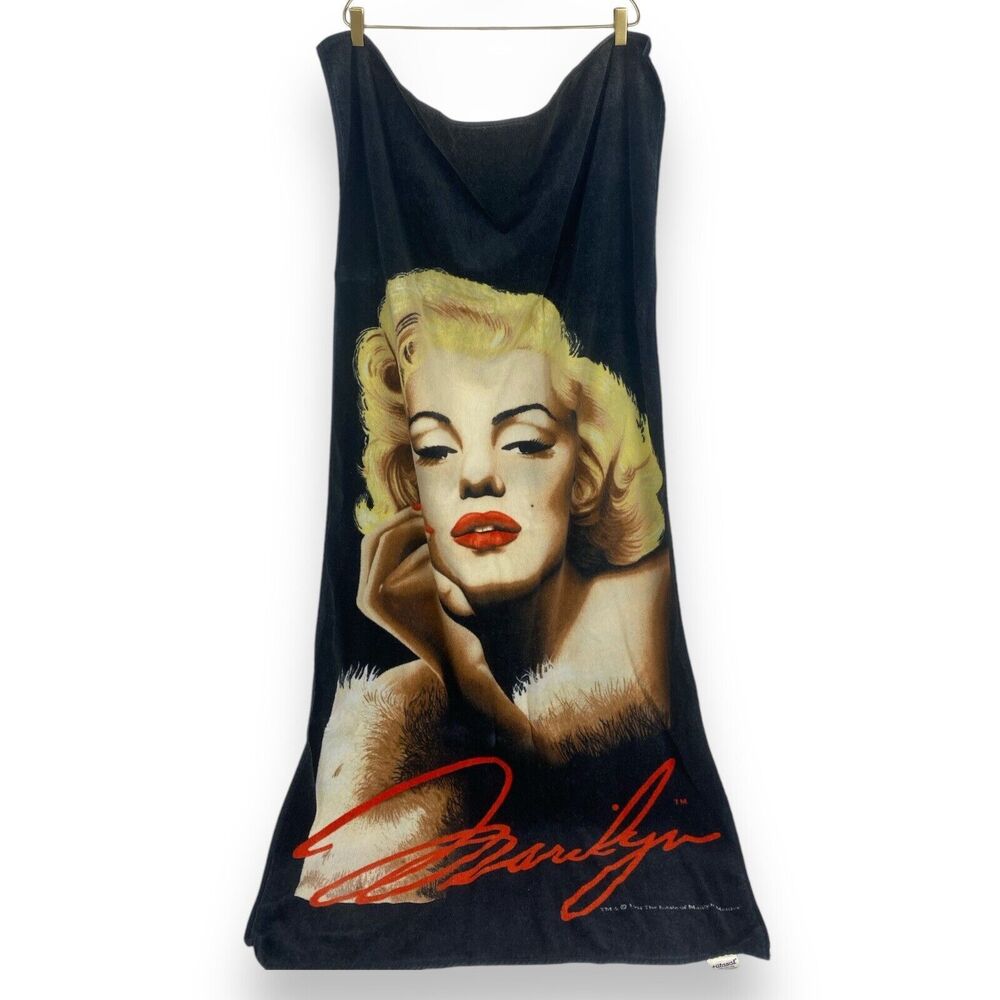 Marilyn Monroe The Estate of Marilyn Monroe Beach Towel 1994 462‎